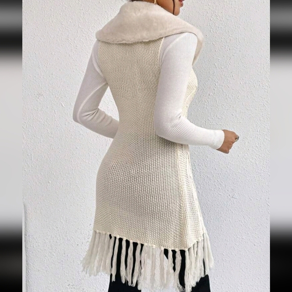 Women's Cardigan Sweater With Furry Collar And Tassel Hem - Picture 2 of 4